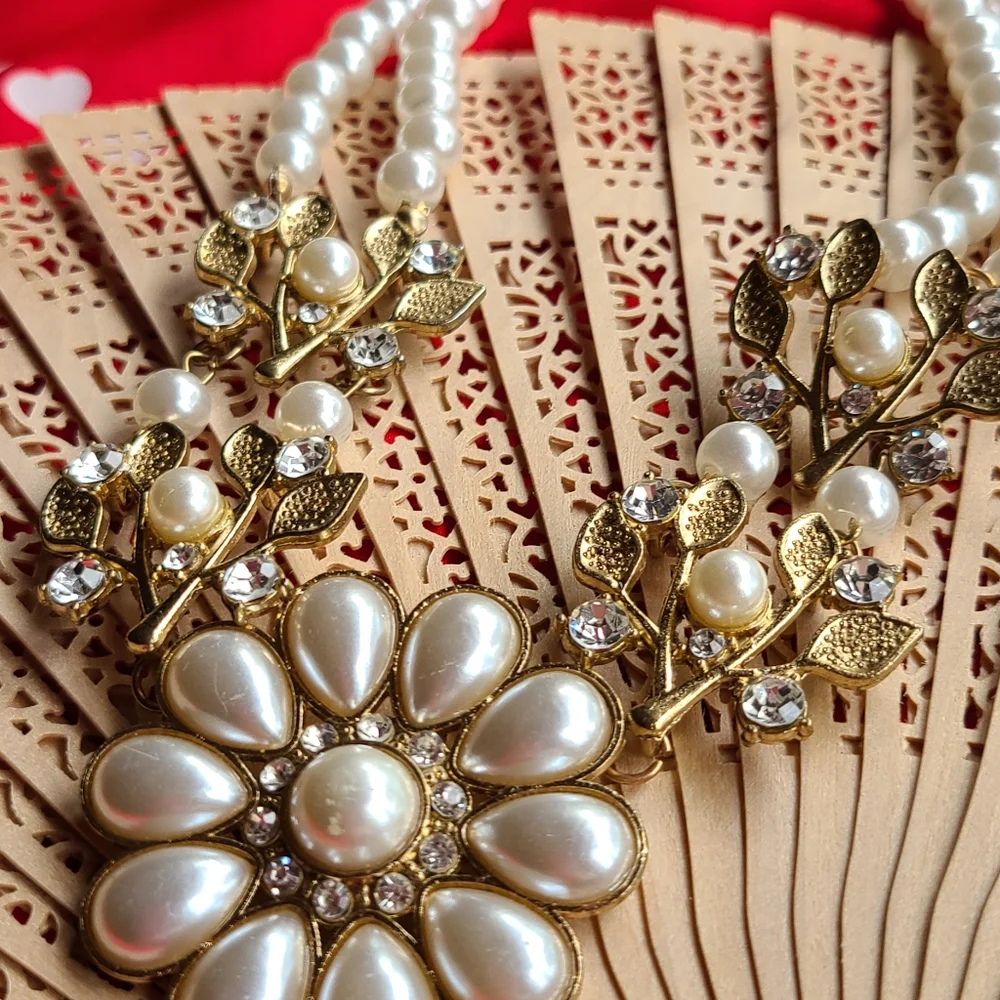 Elegant Pearl and Gold Floral Necklace Kids Necklace